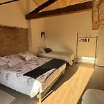Le Logis Du Petit Lay Bed & Breakfast