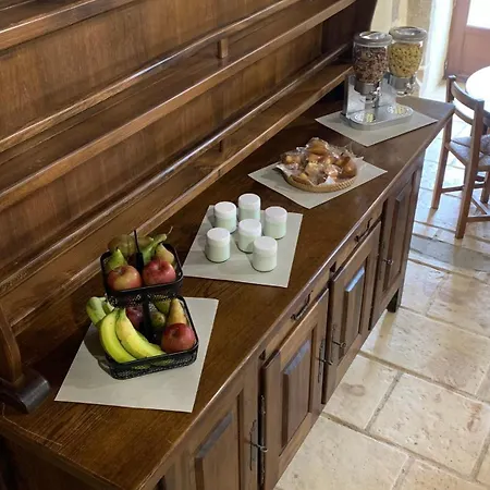 Le Logis Du Petit Lay ベッド・アンド・ブレックファスト