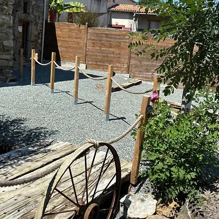 ベッド・アンド・ブレックファスト Le Logis Du Petit Lay