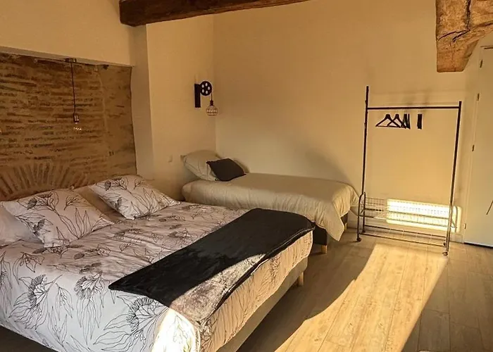 Le Logis Du Petit Lay לינה וארוחת בוקר