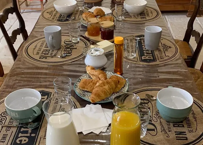 Le Logis Du Petit Lay לינה וארוחת בוקר לז הרבייה