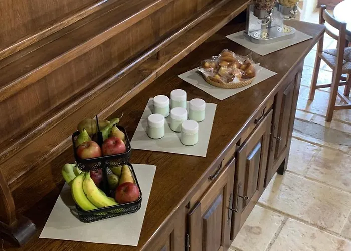 Le Logis Du Petit Lay לינה וארוחת בוקר