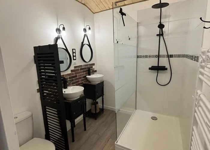 לינה וארוחת בוקר Le Logis Du Petit Lay