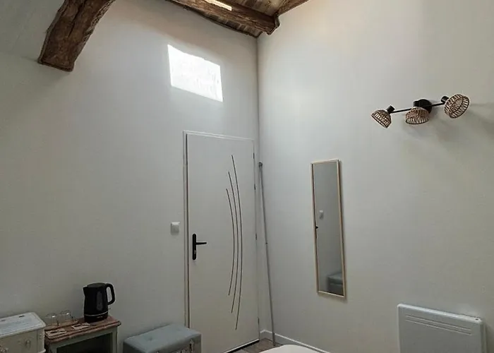 Le Logis Du Petit Lay 3* לז הרבייה