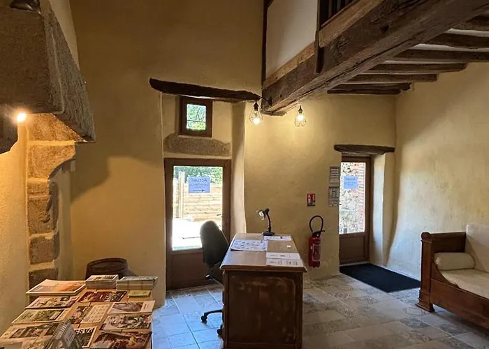 Le Logis Du Petit Lay 3* לז הרבייה