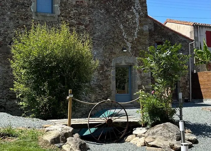 Le Logis Du Petit Lay לינה וארוחת בוקר לז הרבייה